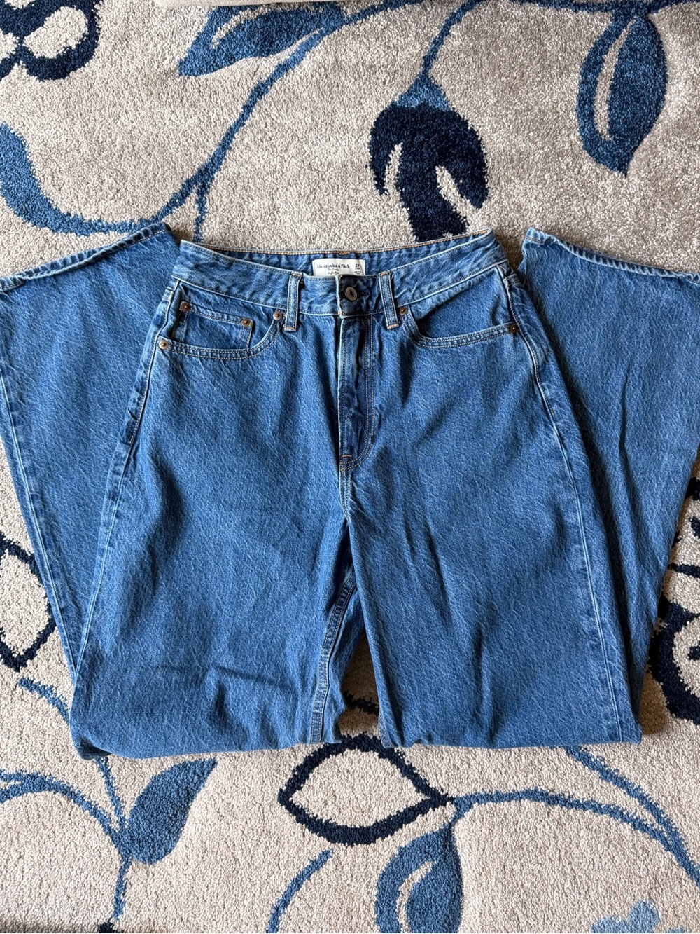Abercrombie & Fitch Medium Wash Curve Love the Loose Jean, Size 27L